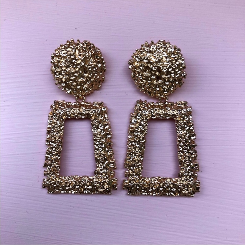 Zara gold raised design earrings - Picture 4 of 4